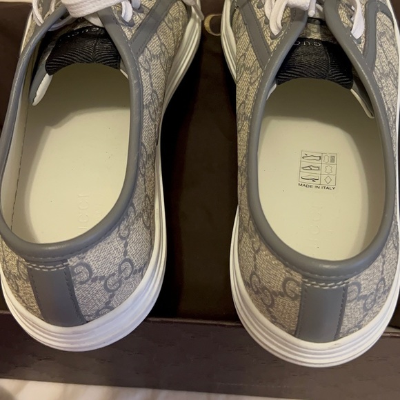Gucci Sneakers: Tessuto GG Supreme Miro'soft Ecru Grigio Sneakers - Picture 3 of 7
